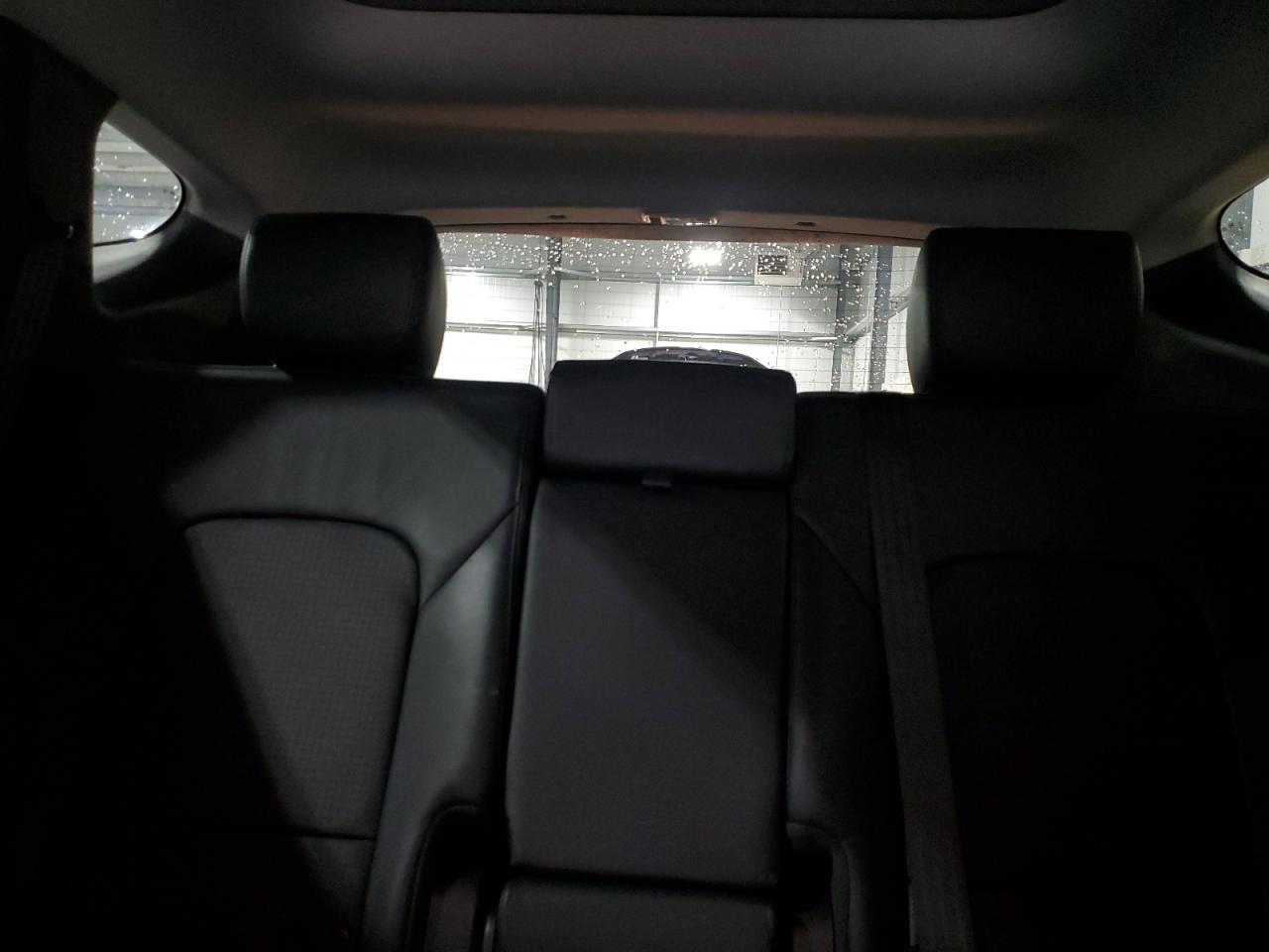 2016 Hyundai Santa Fe - Image 10