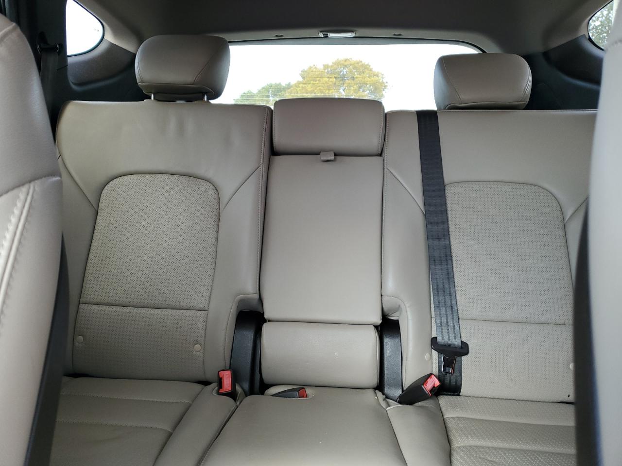 2015 Hyundai Santa Fe - Image 10