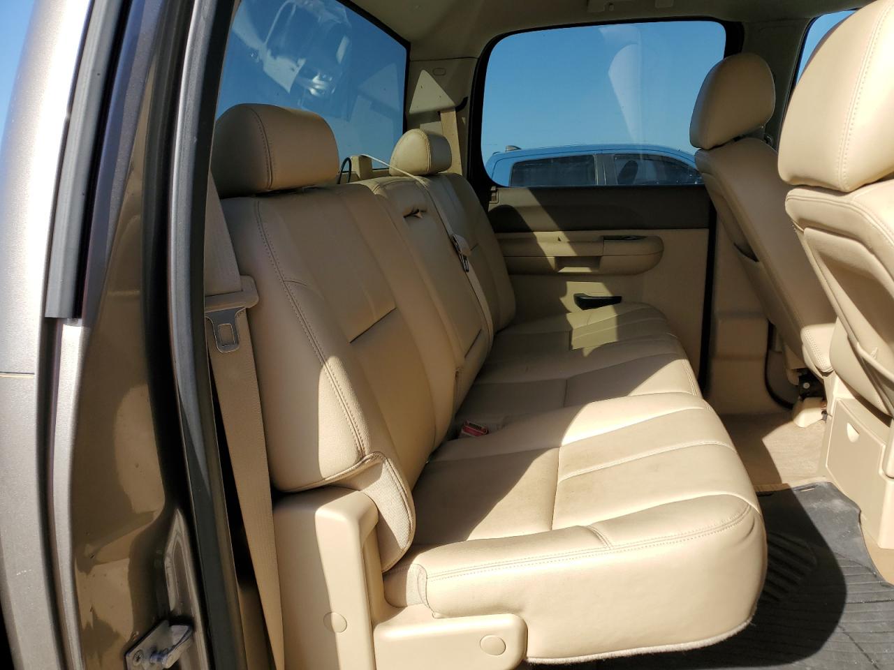 2013 Chevrolet Silverado - Image 10