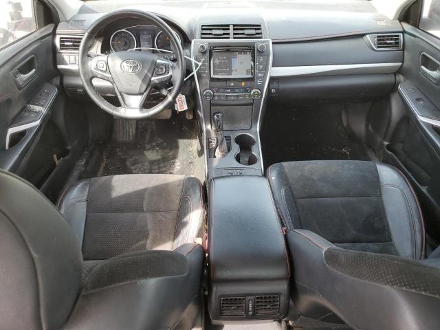 Sedans TOYOTA CAMRY 2015 Srebrny