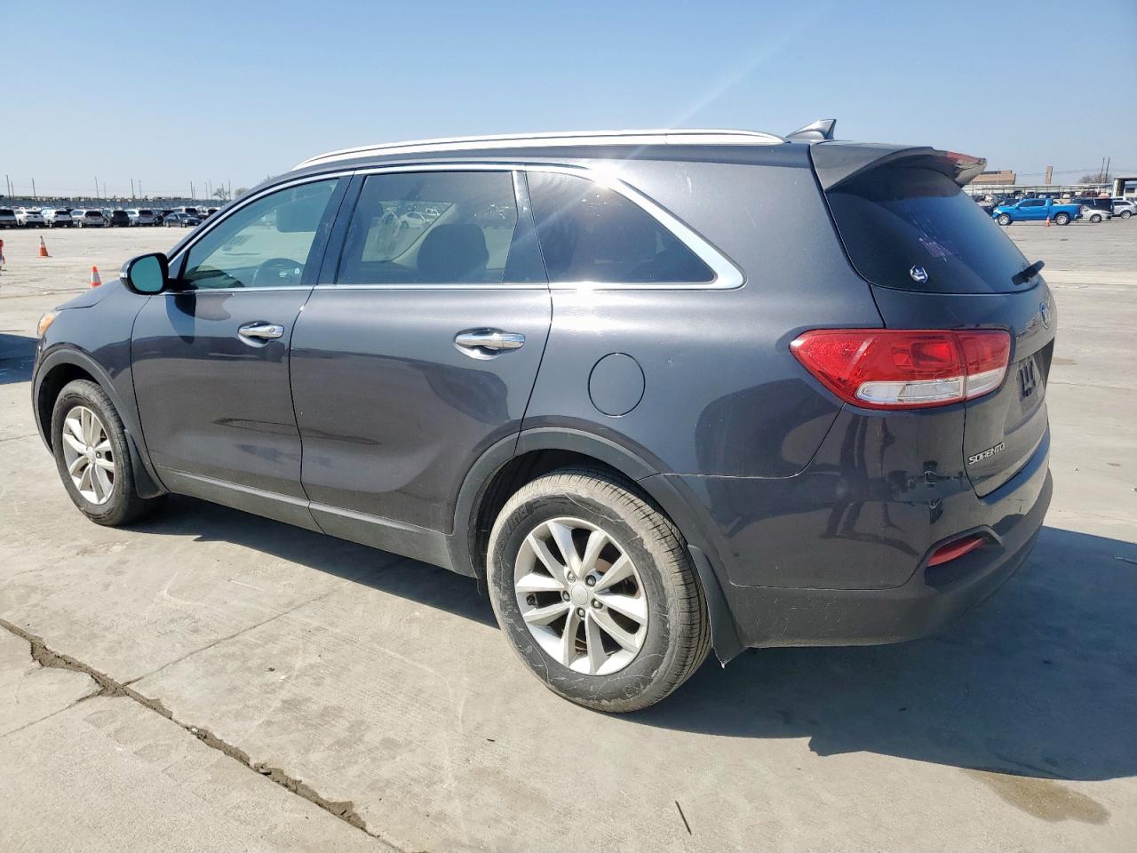 2016 Kia Sorento - Image 2
