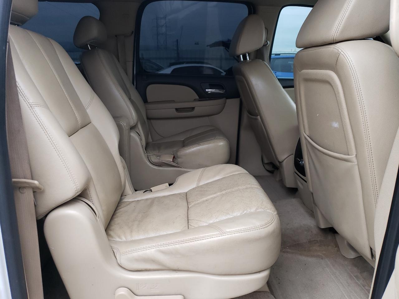 2007 Chevrolet Suburban - Image 11