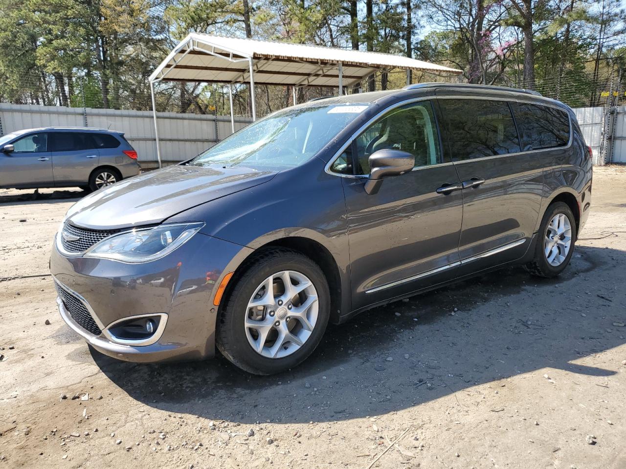 2017 Chrysler Pacifica Touring L Plus na sprzedaż w Austell, GA - Front End