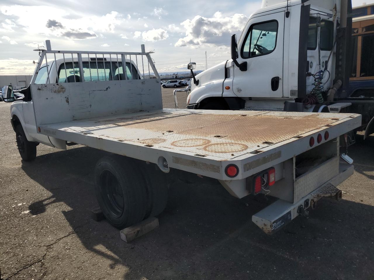 2002 Ford F550 - Image 2