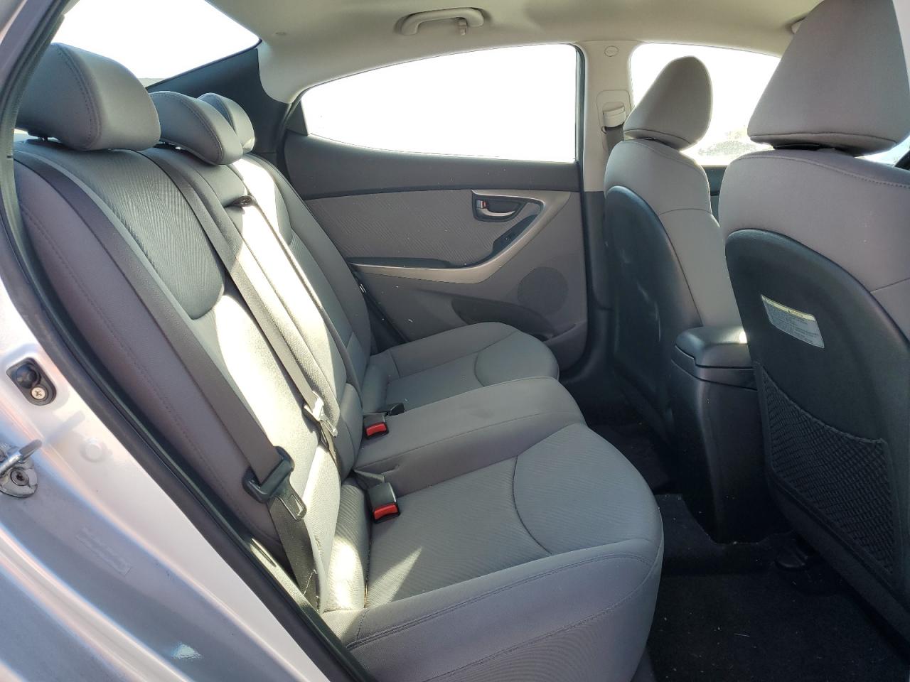2011 Hyundai Elantra - Image 10