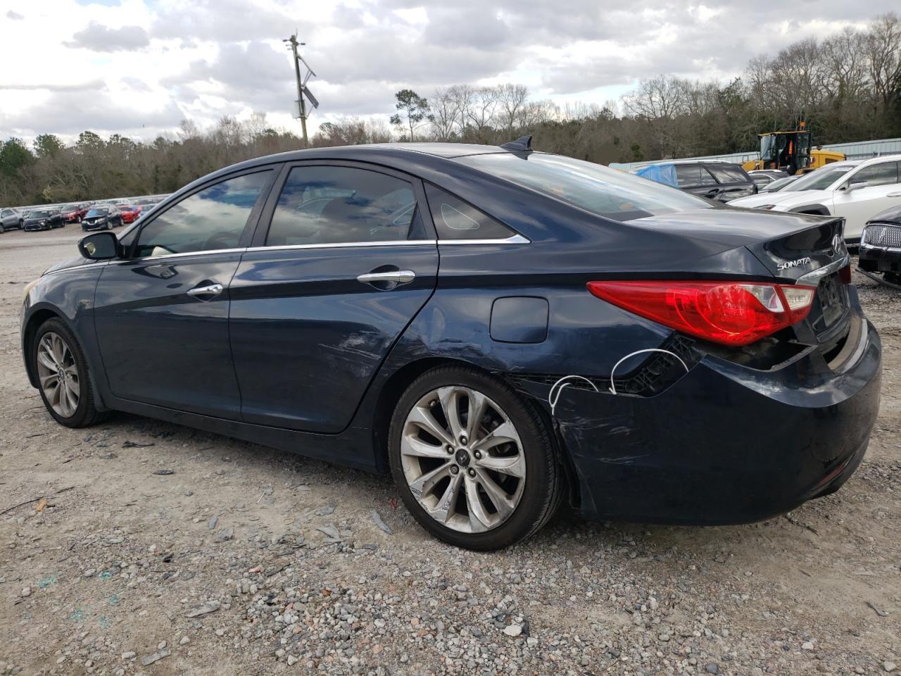 2012 Hyundai Sonata - Image 2