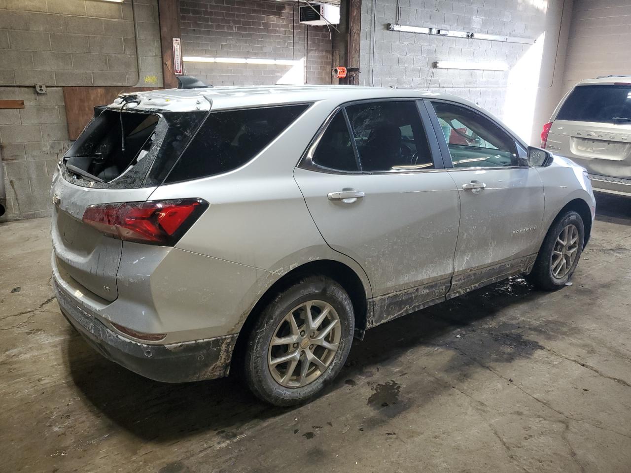 2022 Chevrolet Equinox - Image 3