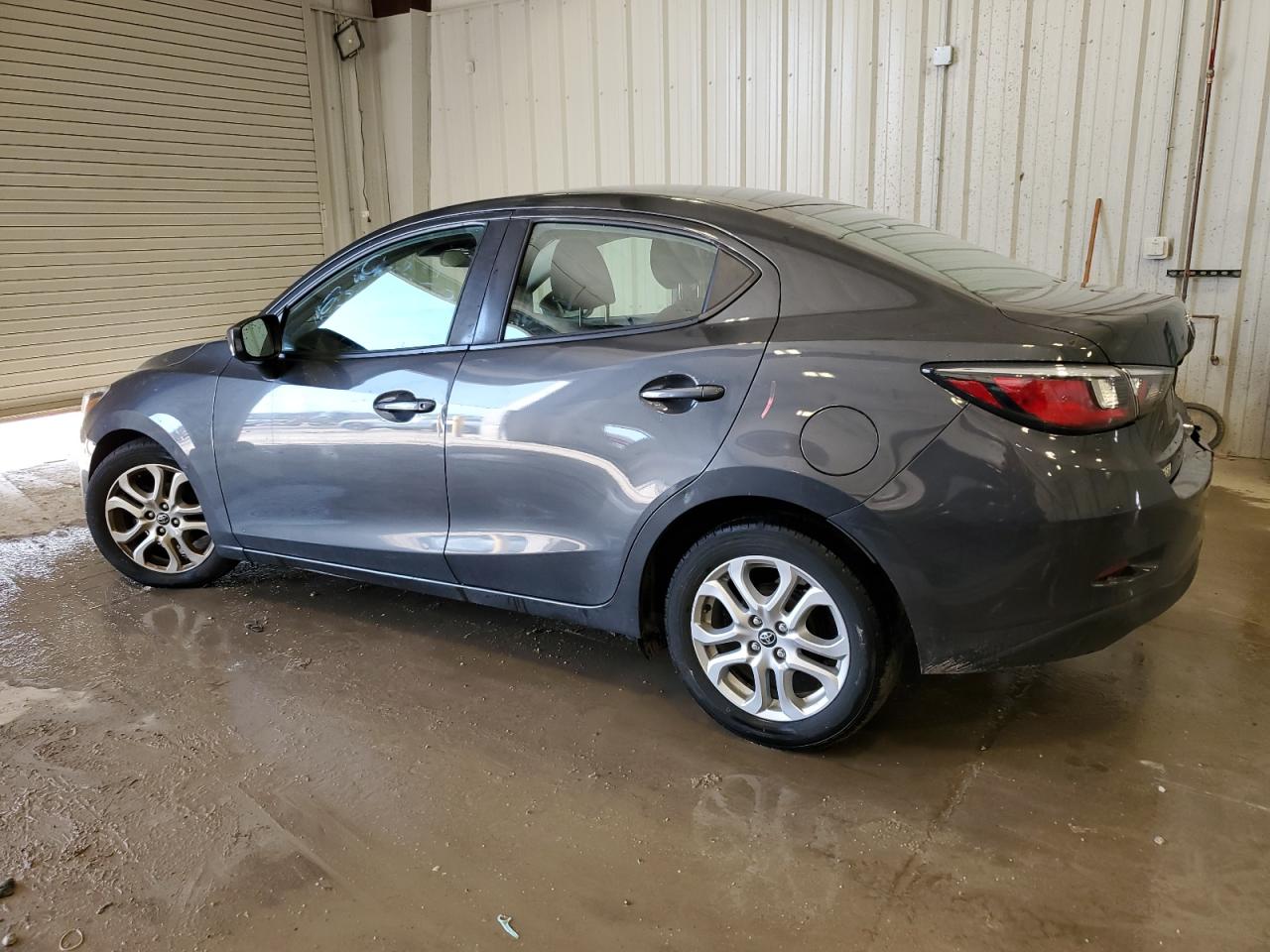 2017 Toyota Yaris - Image 2