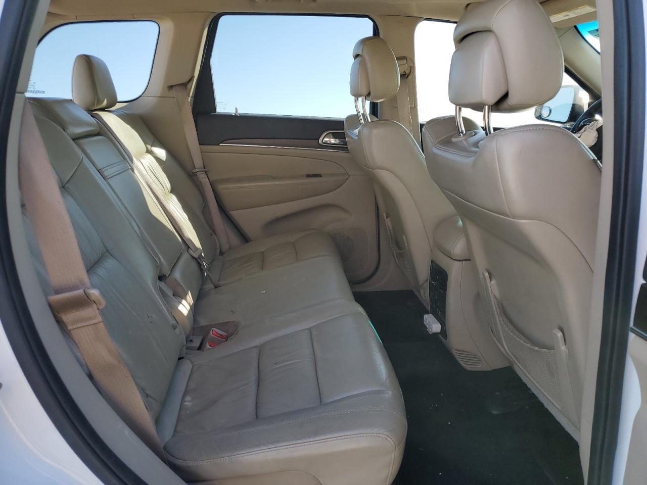 2015 Jeep Grand Cherokee - Image 11