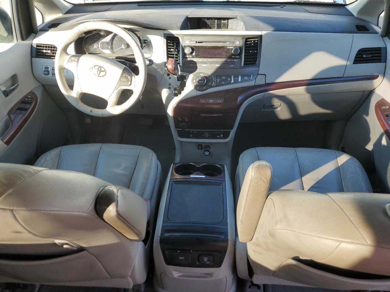 2012 Toyota Sienna - Image 8