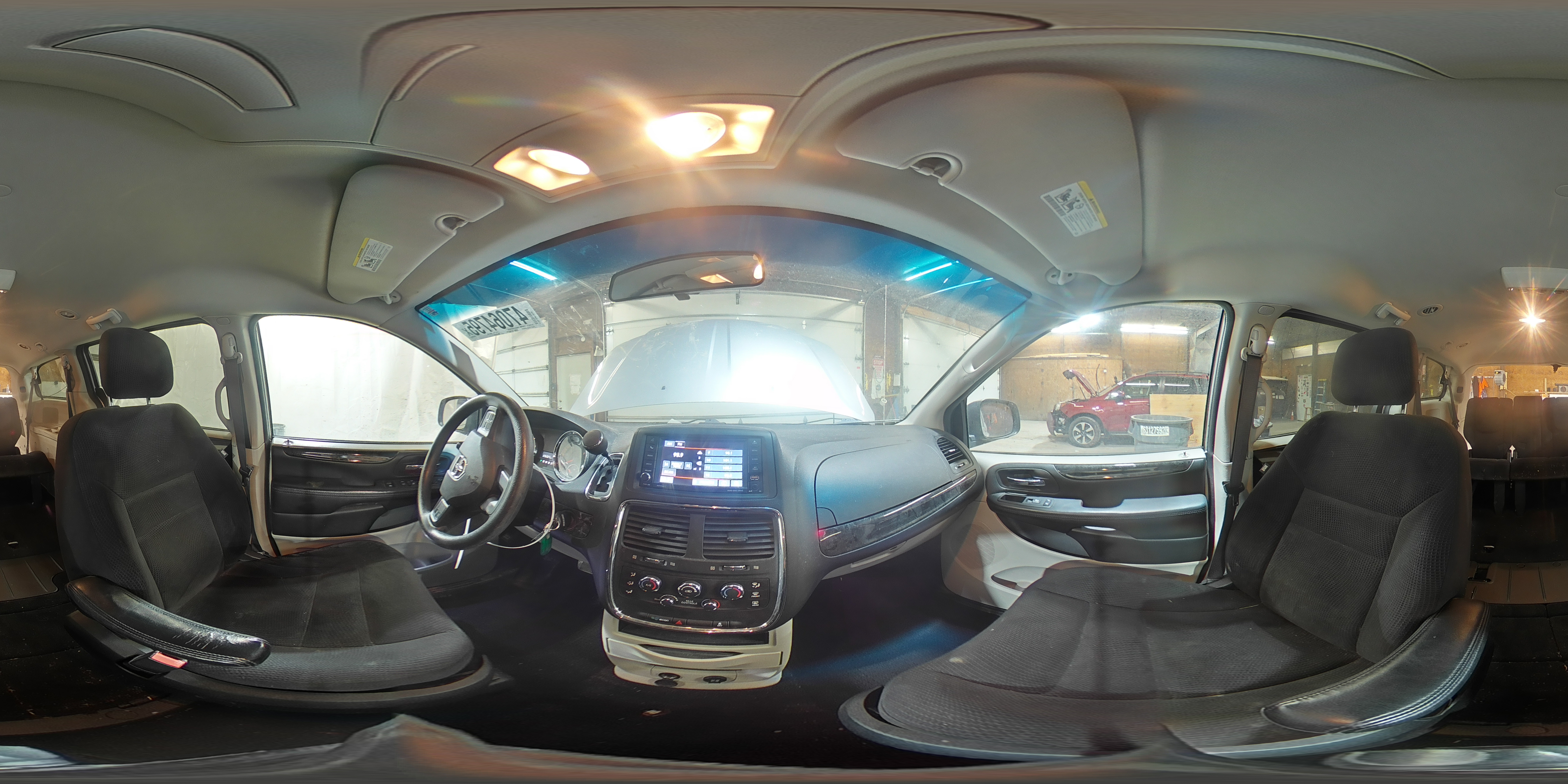 2017 Dodge Caravan - Image 16