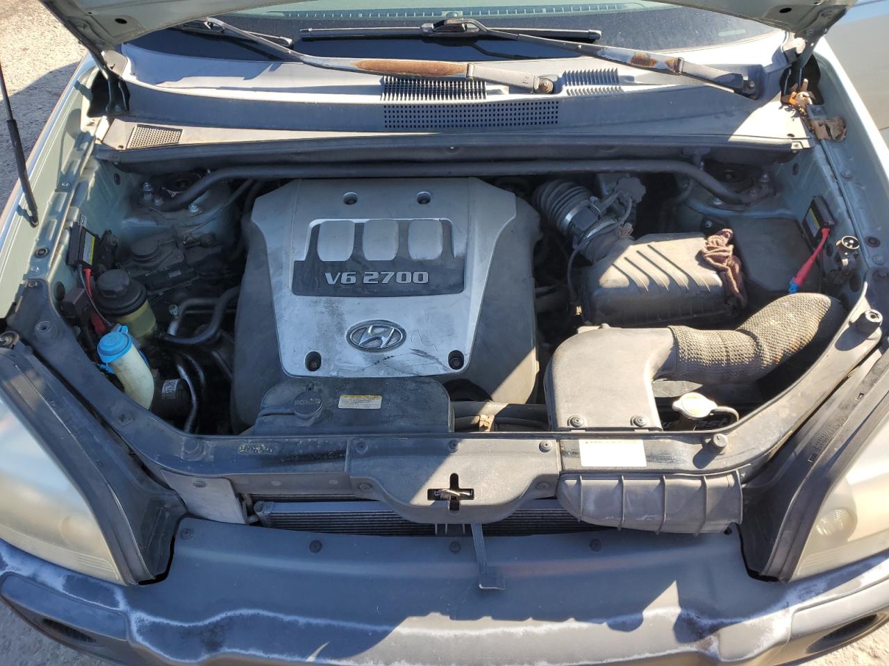 2005 Hyundai Tucson - Image 12