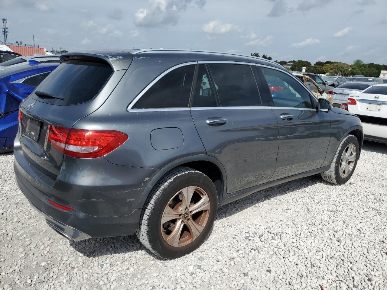 2017 Mercedes-Benz GLC - Image 3