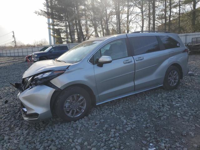 2025 Toyota Sienna Le