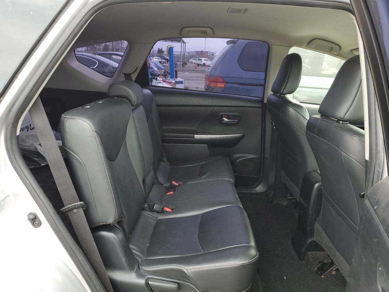 2015 Toyota Prius - Image 10