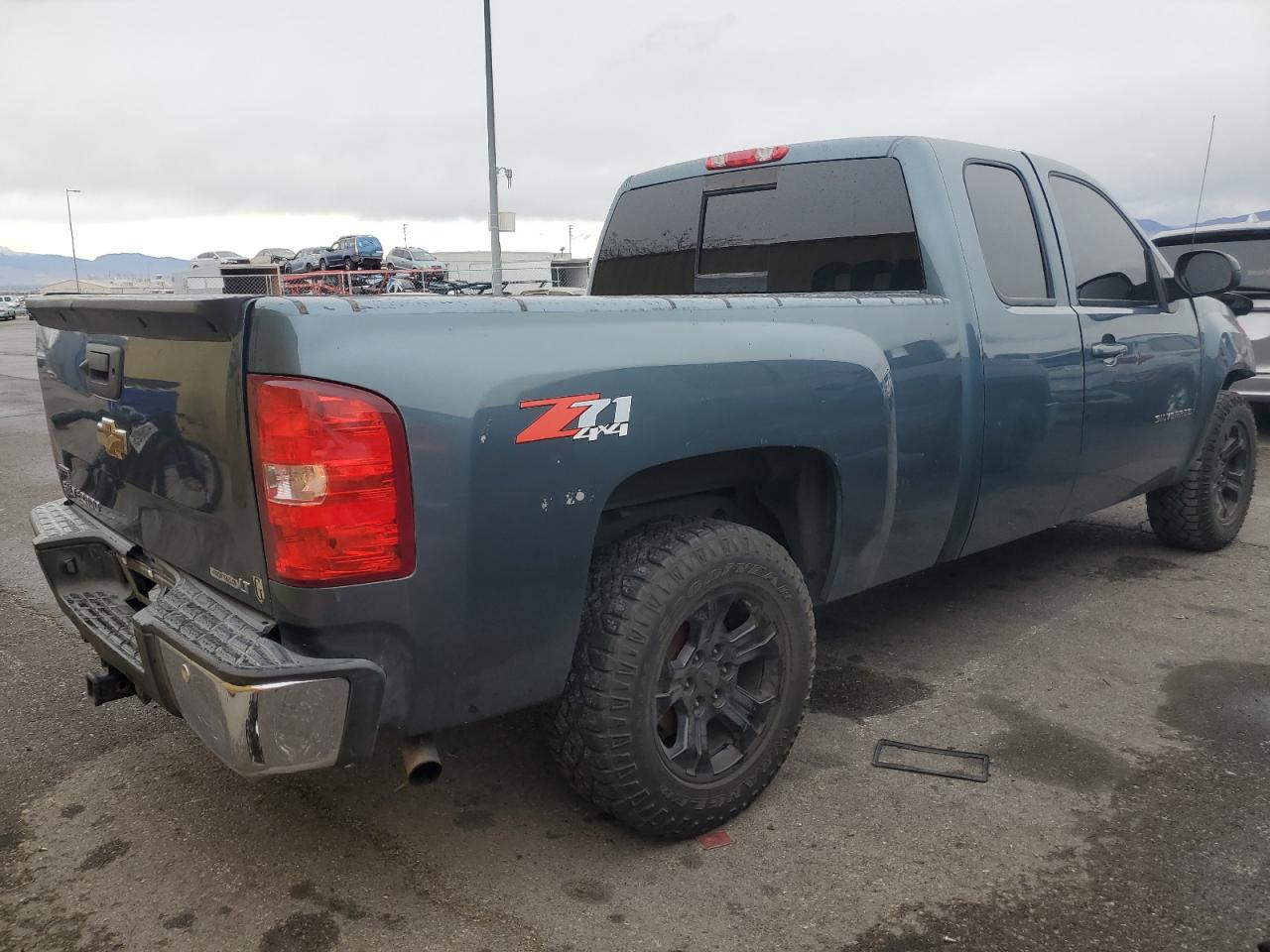 2011 Chevrolet Silverado - Image 3