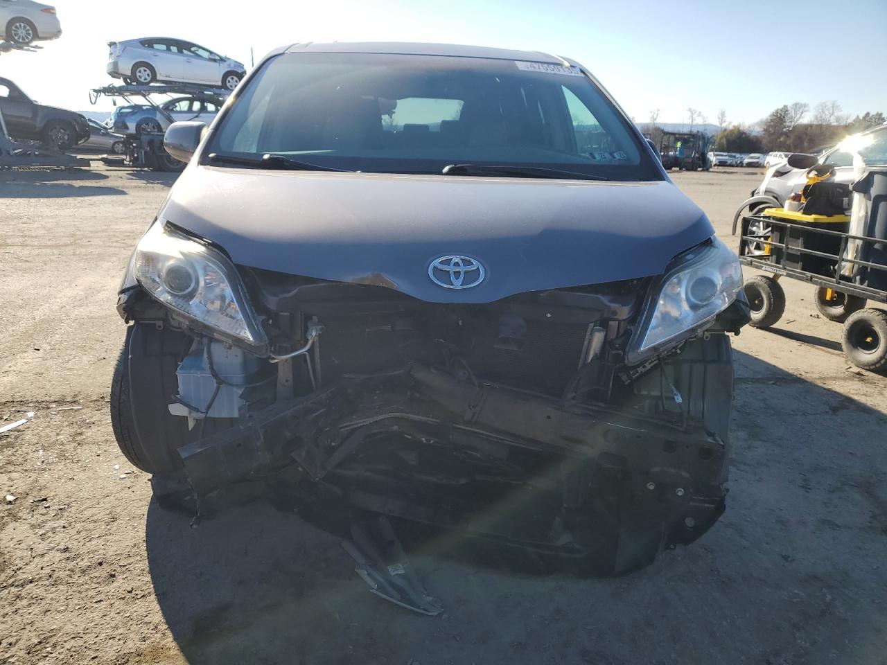2017 Toyota Sienna - Image 5