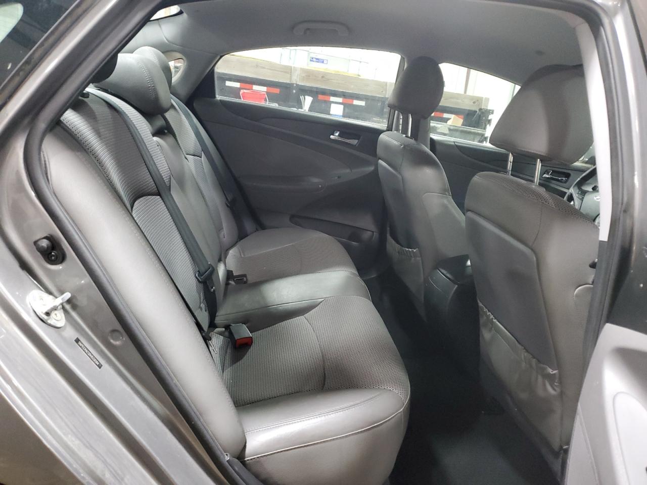 2013 Hyundai Sonata - Image 10