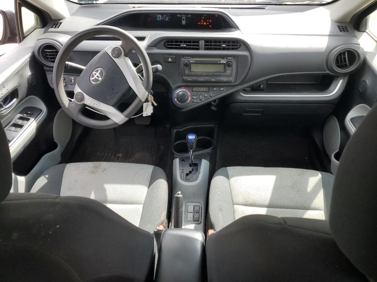 2014 Toyota Prius - Image 8