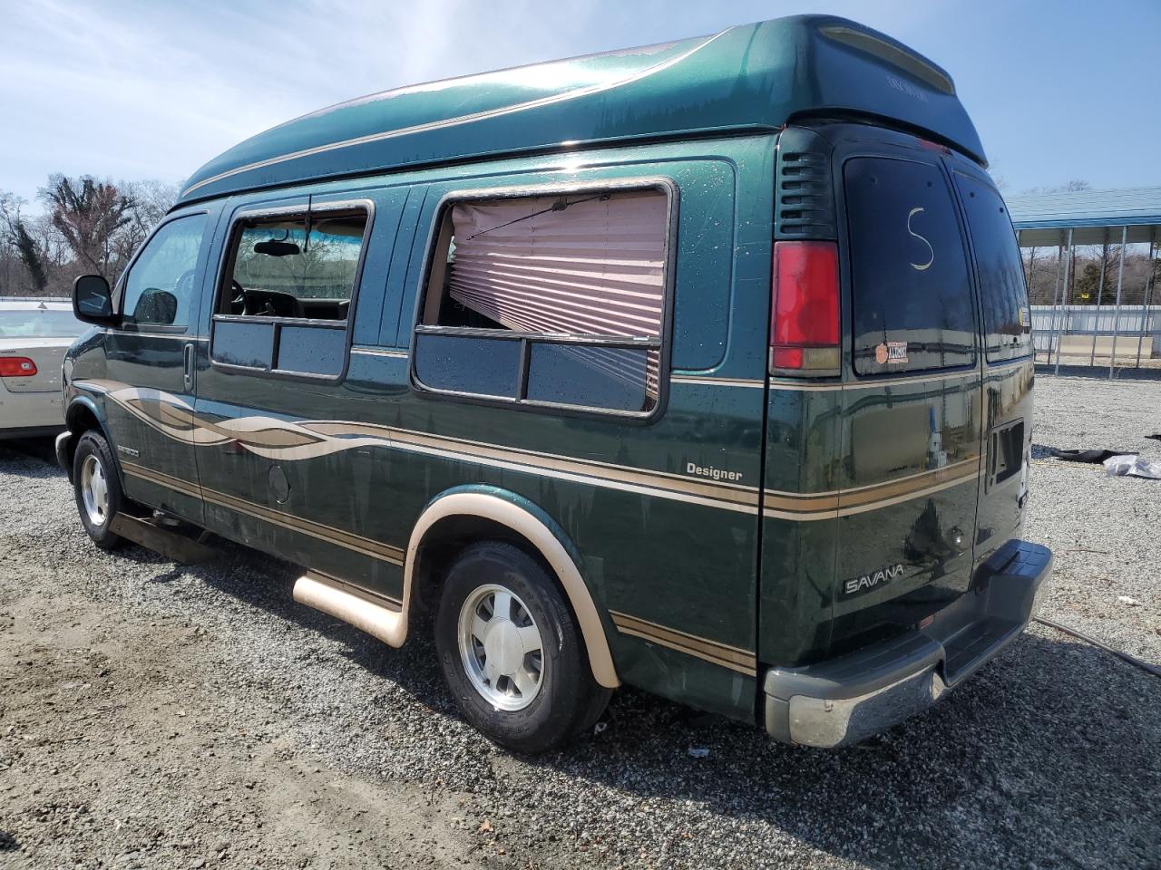 2002 GMC Savana - Image 2