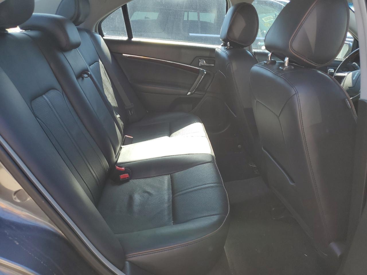 2012 Lincoln MKZ - Image 11