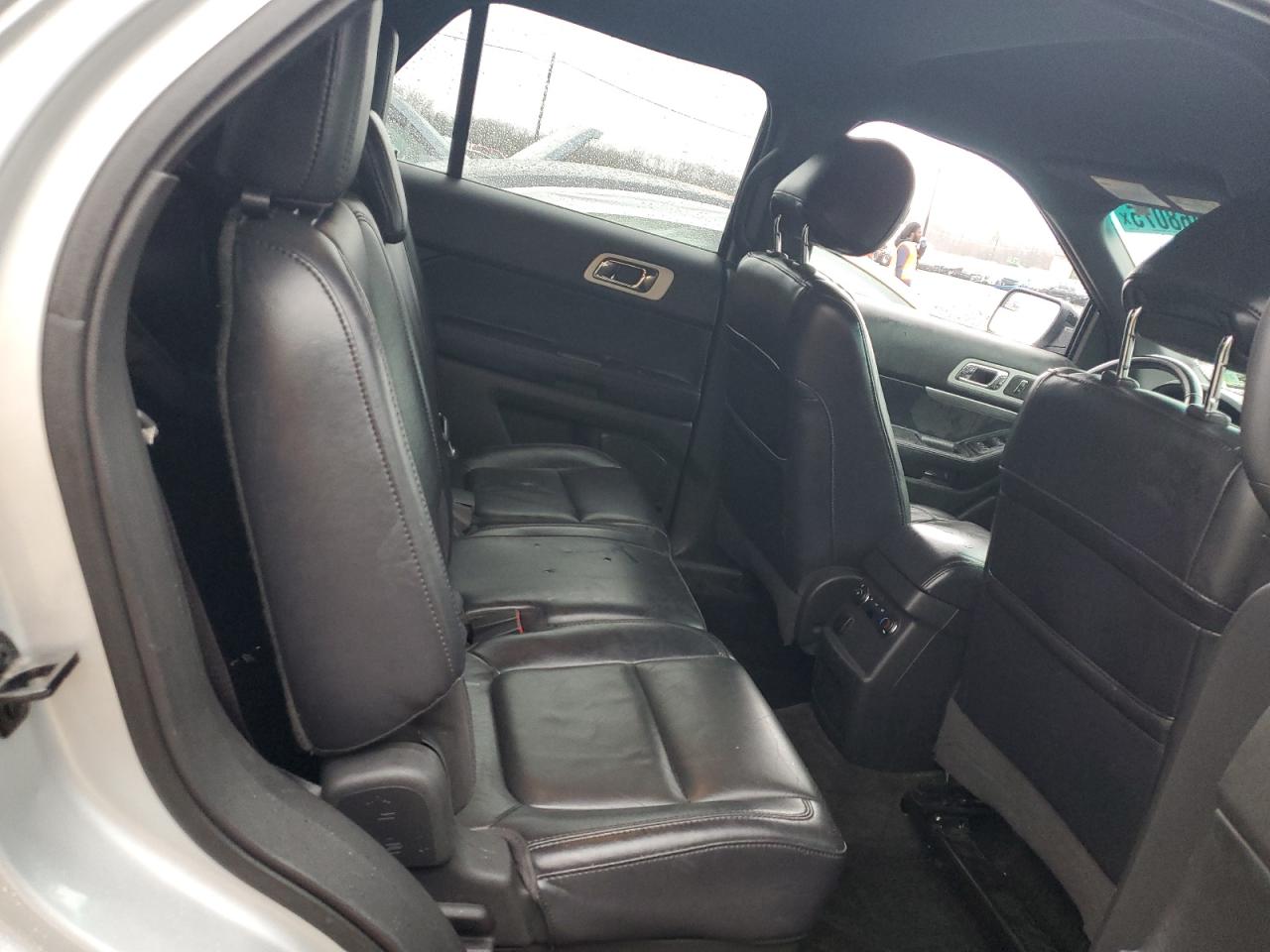 2012 Ford Explorer - Image 11