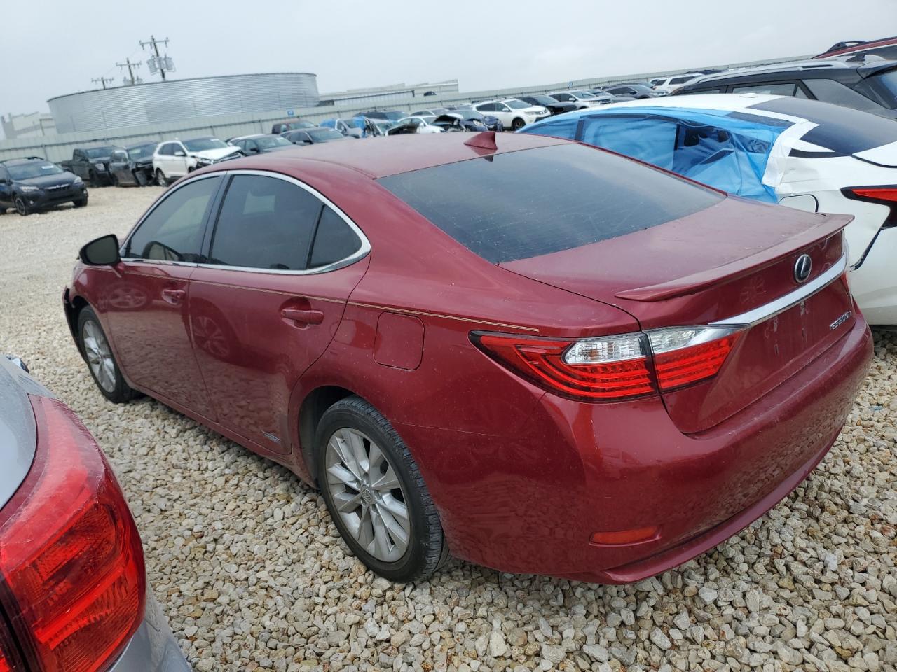 2015 Lexus ES - Image 2