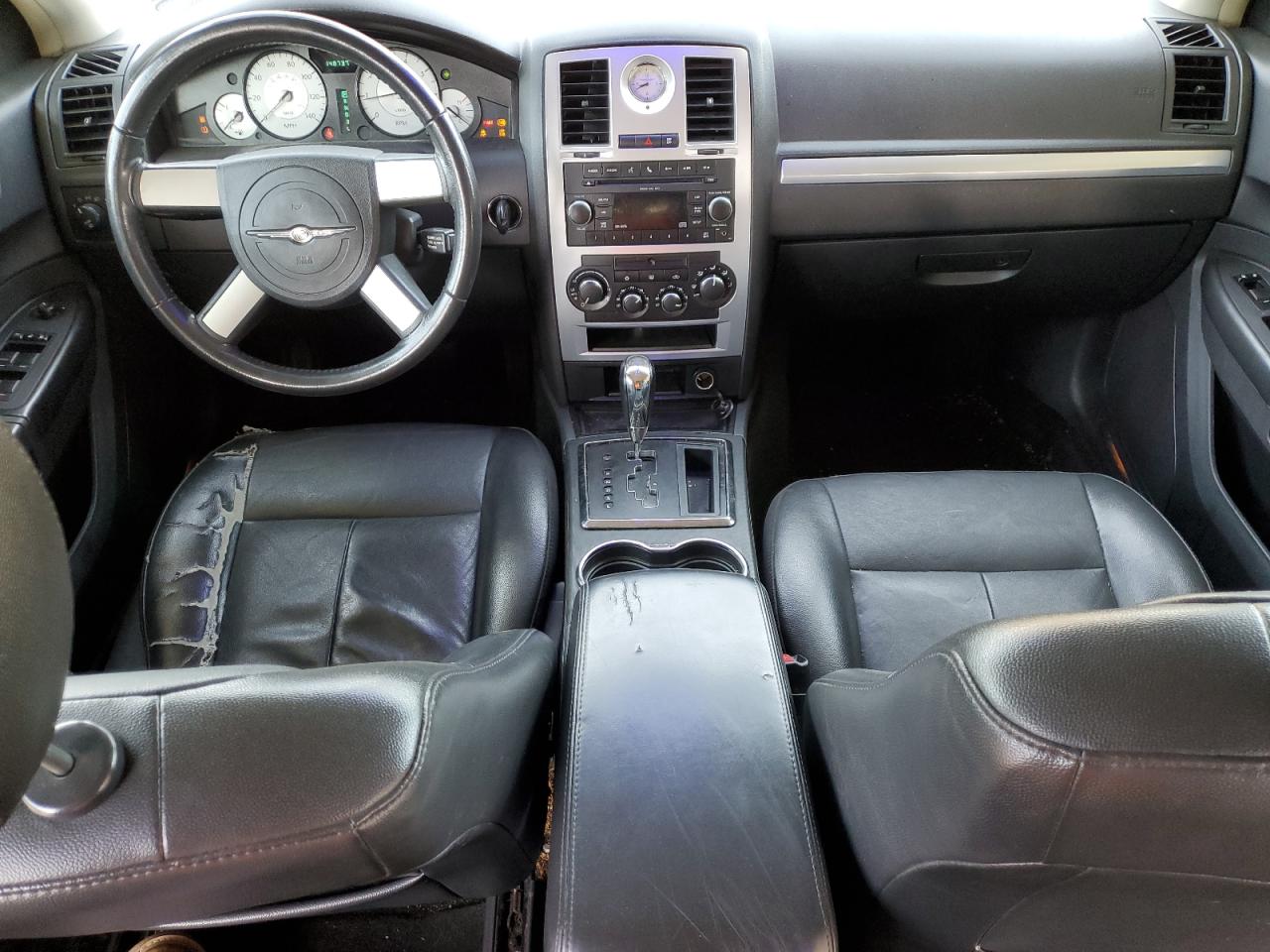 2010 Chrysler 300 - Image 8