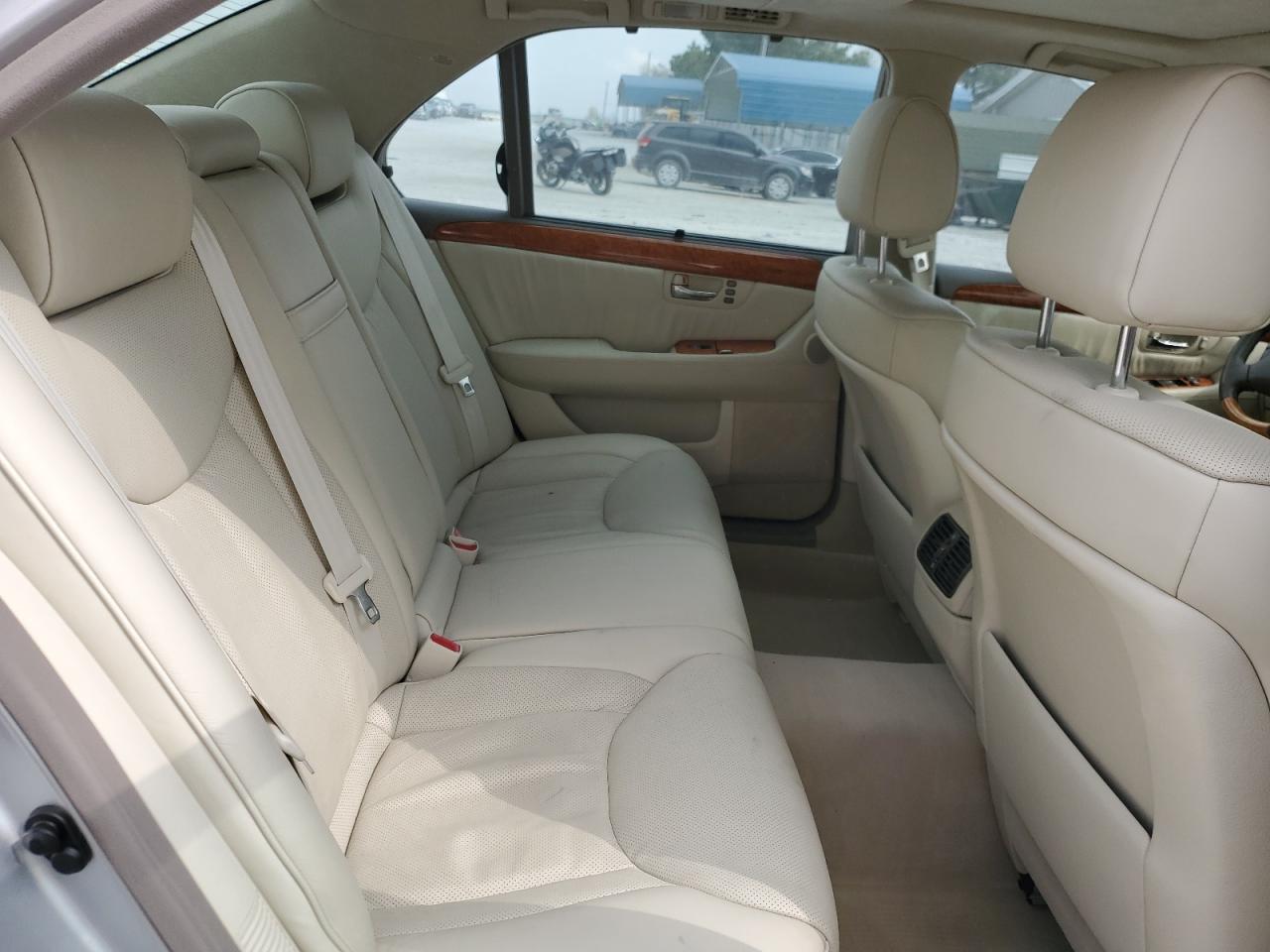 2004 Lexus LS - Image 10