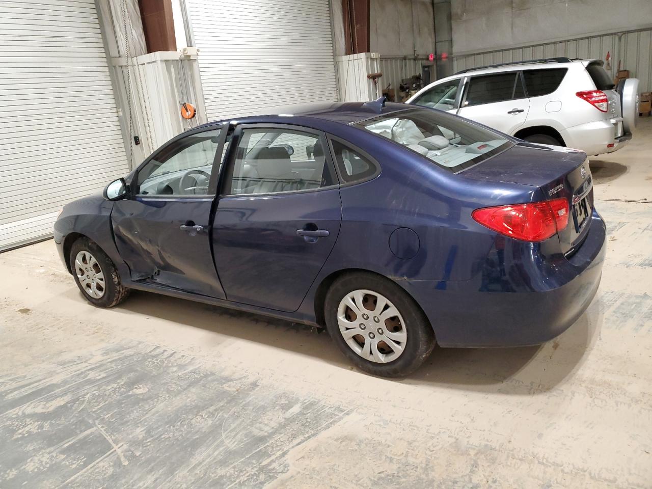 2010 Hyundai Elantra - Image 2