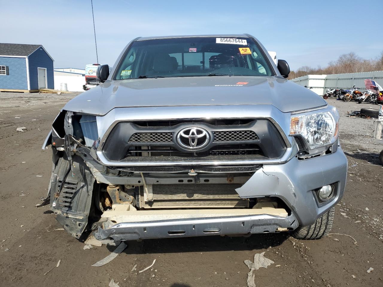 2015 Toyota Tacoma - Image 5
