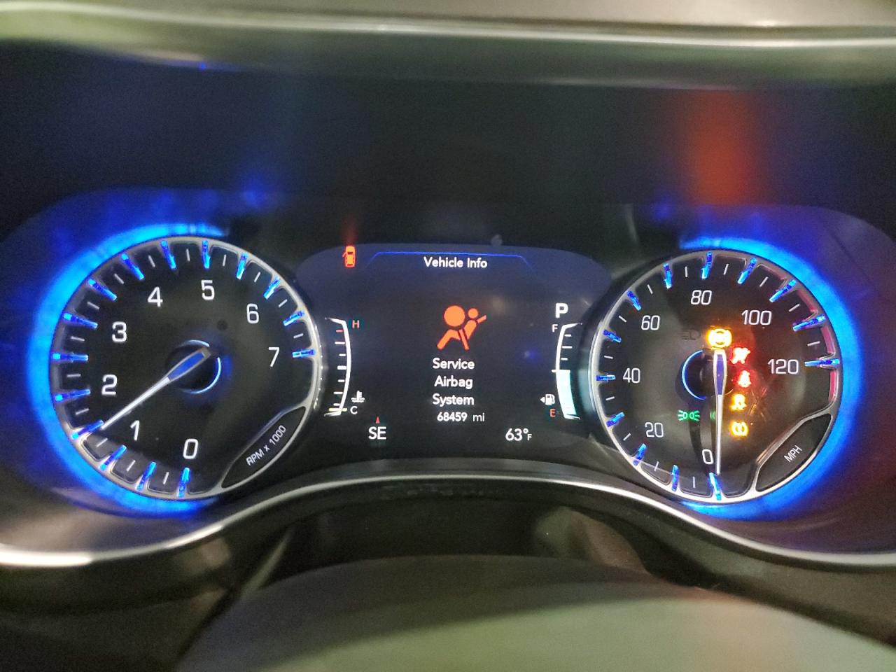 2017 Chrysler Pacifica - Image 9