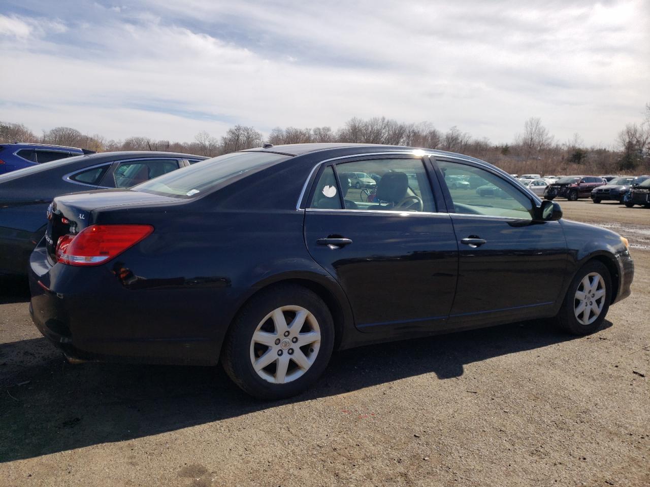 2010 Toyota Avalon - Image 3