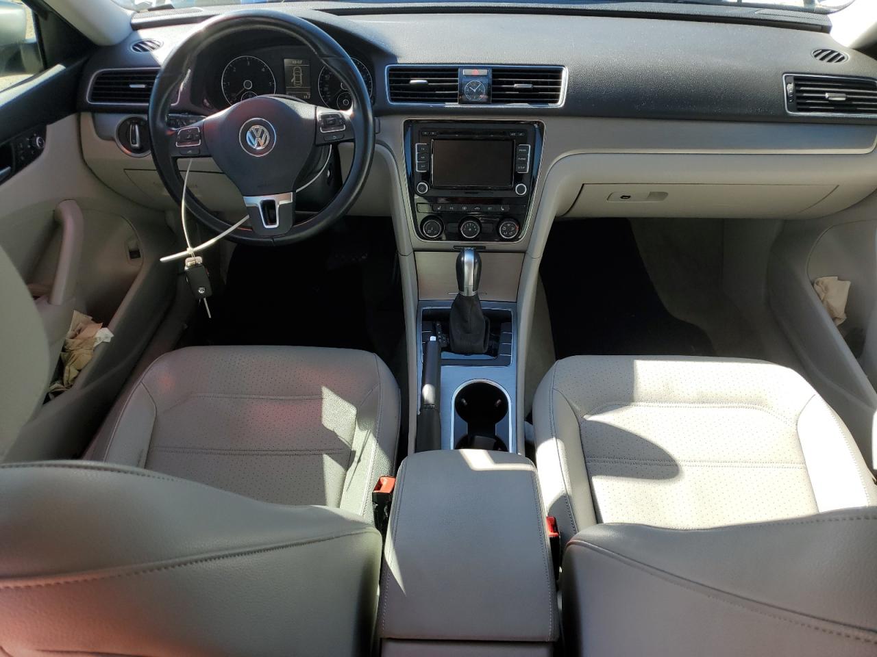 2015 Volkswagen Passat - Image 8