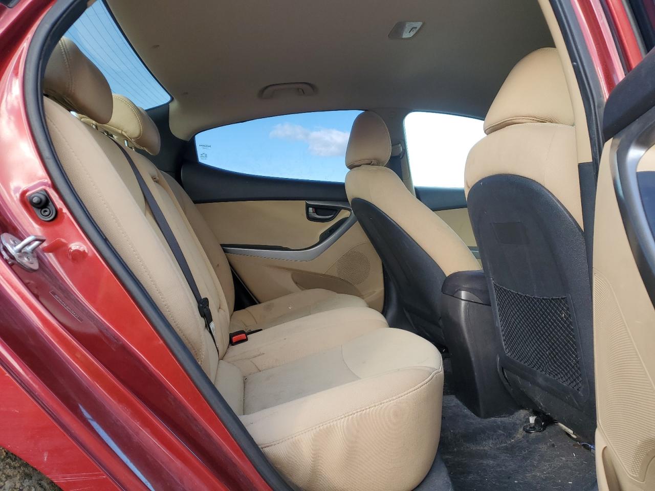 2013 Hyundai Elantra - Image 10