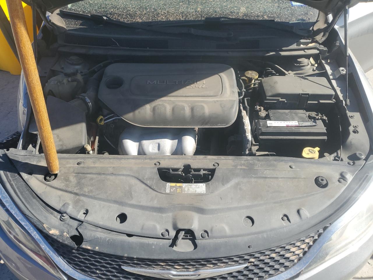 2015 Chrysler 200 - Image 11