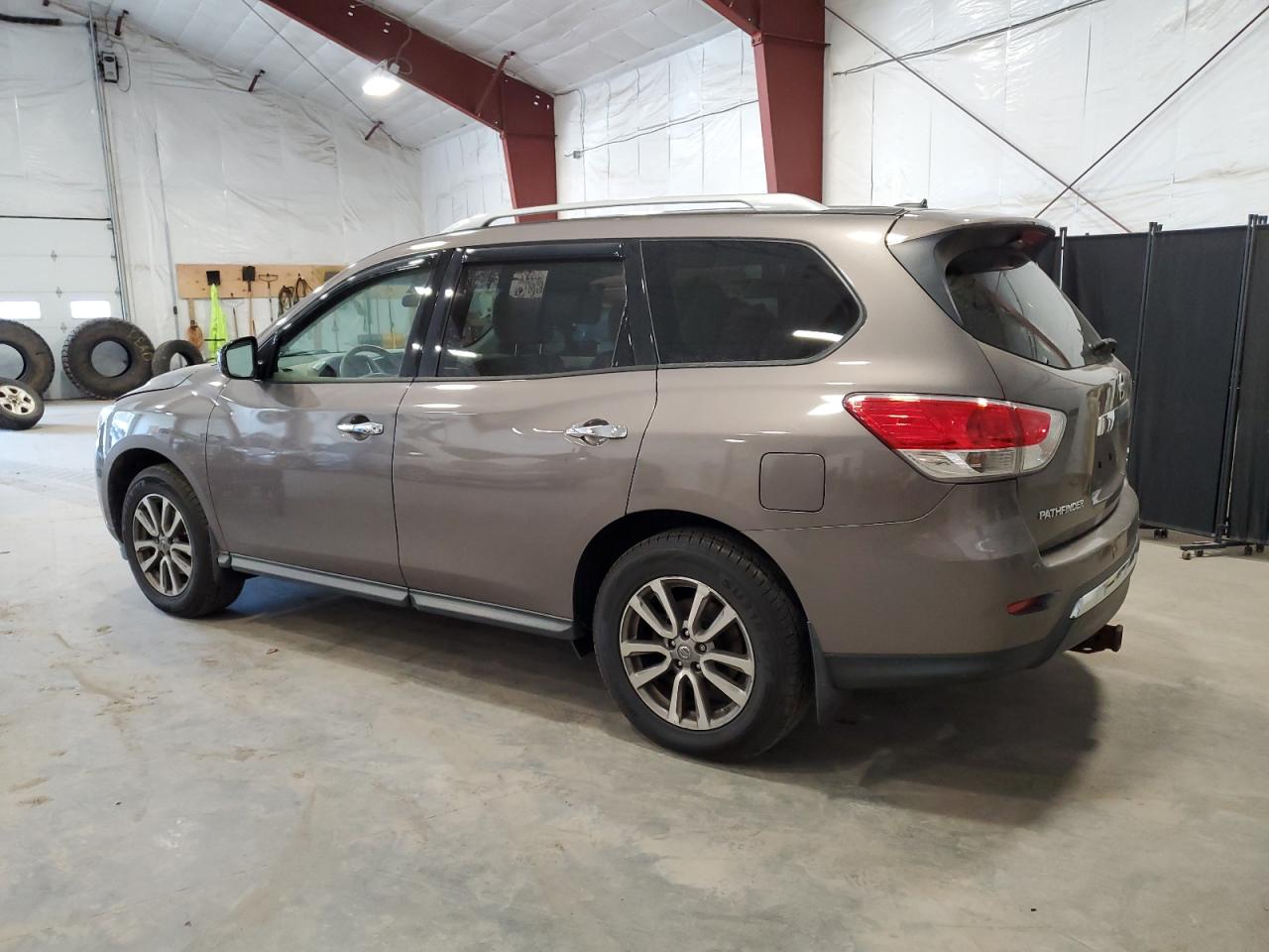 2014 Nissan Pathfinder - Image 2