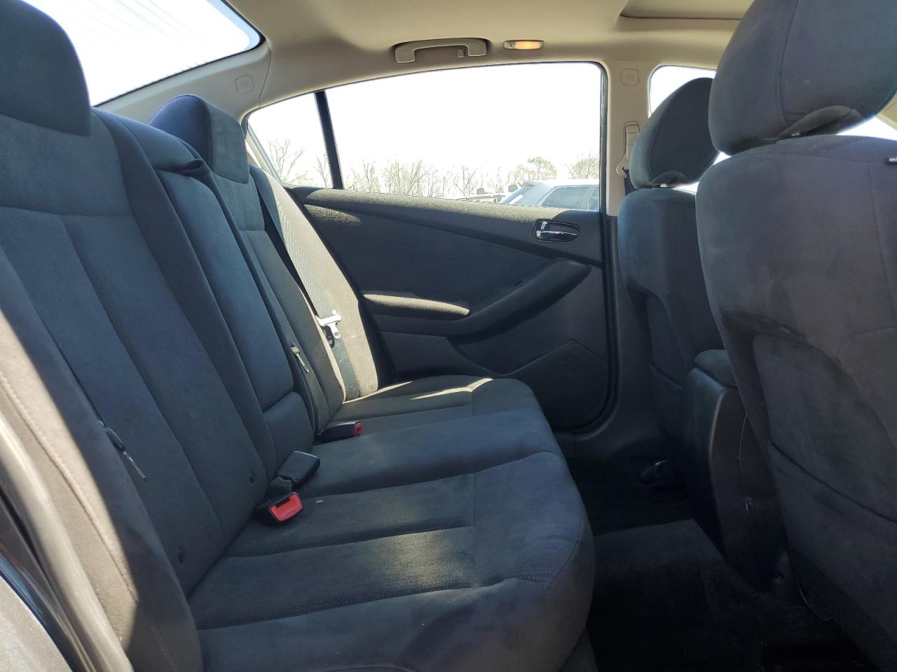 2010 Nissan Altima - Image 11