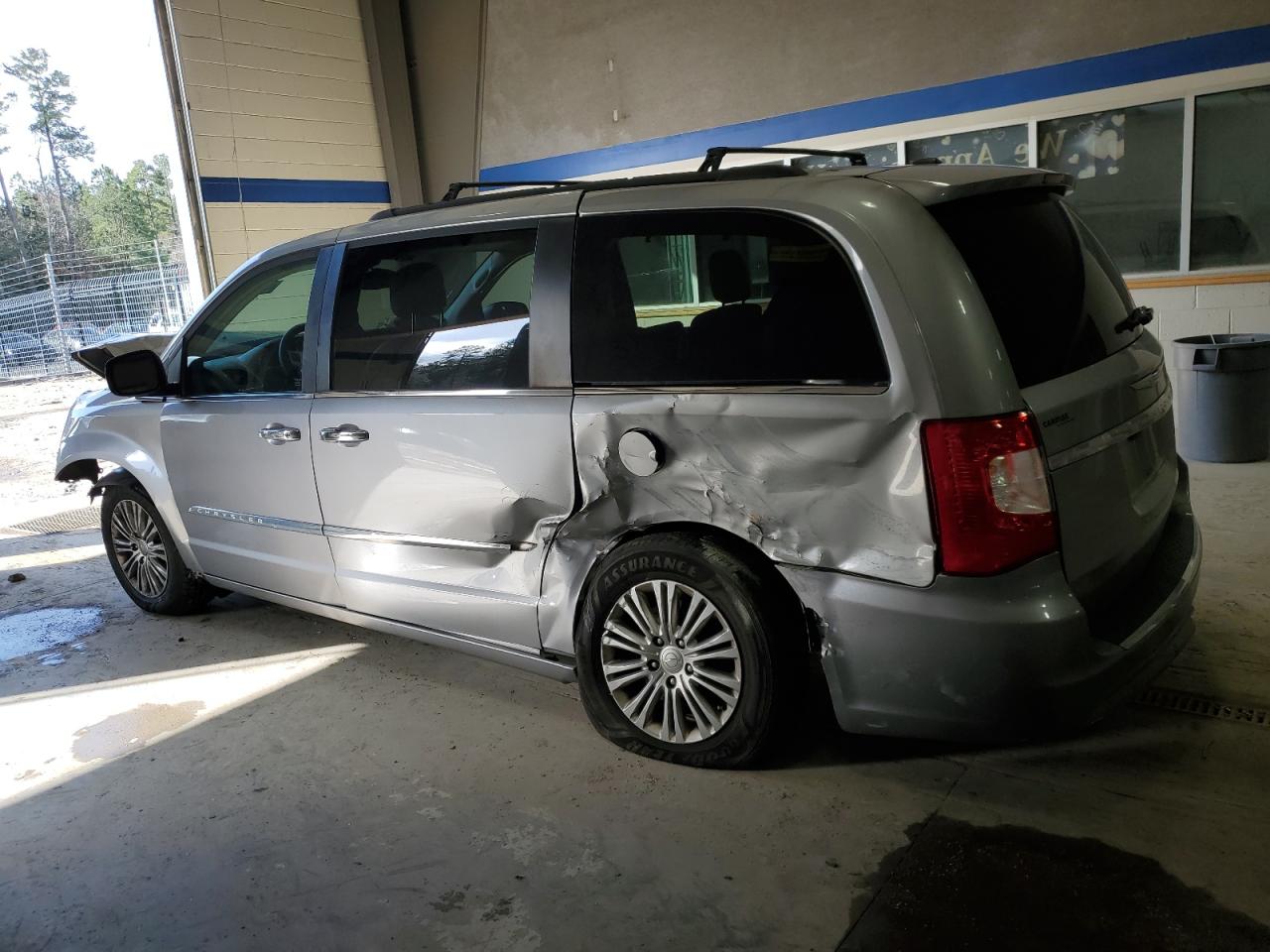 2015 Chrysler Town & Country - Image 2