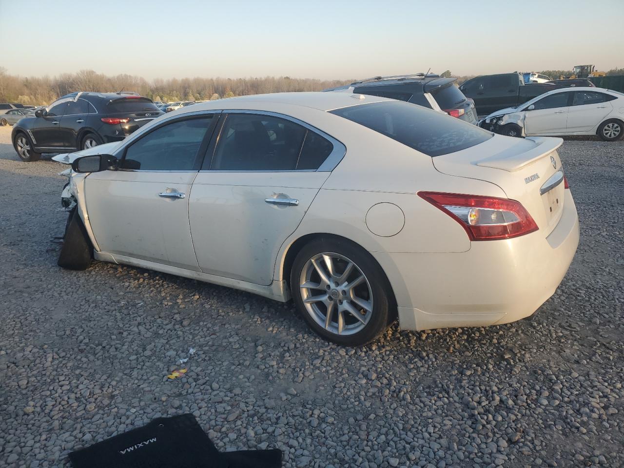 2010 Nissan Maxima - Image 2