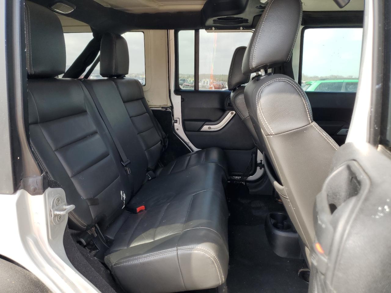 2011 Jeep Wrangler - Image 11