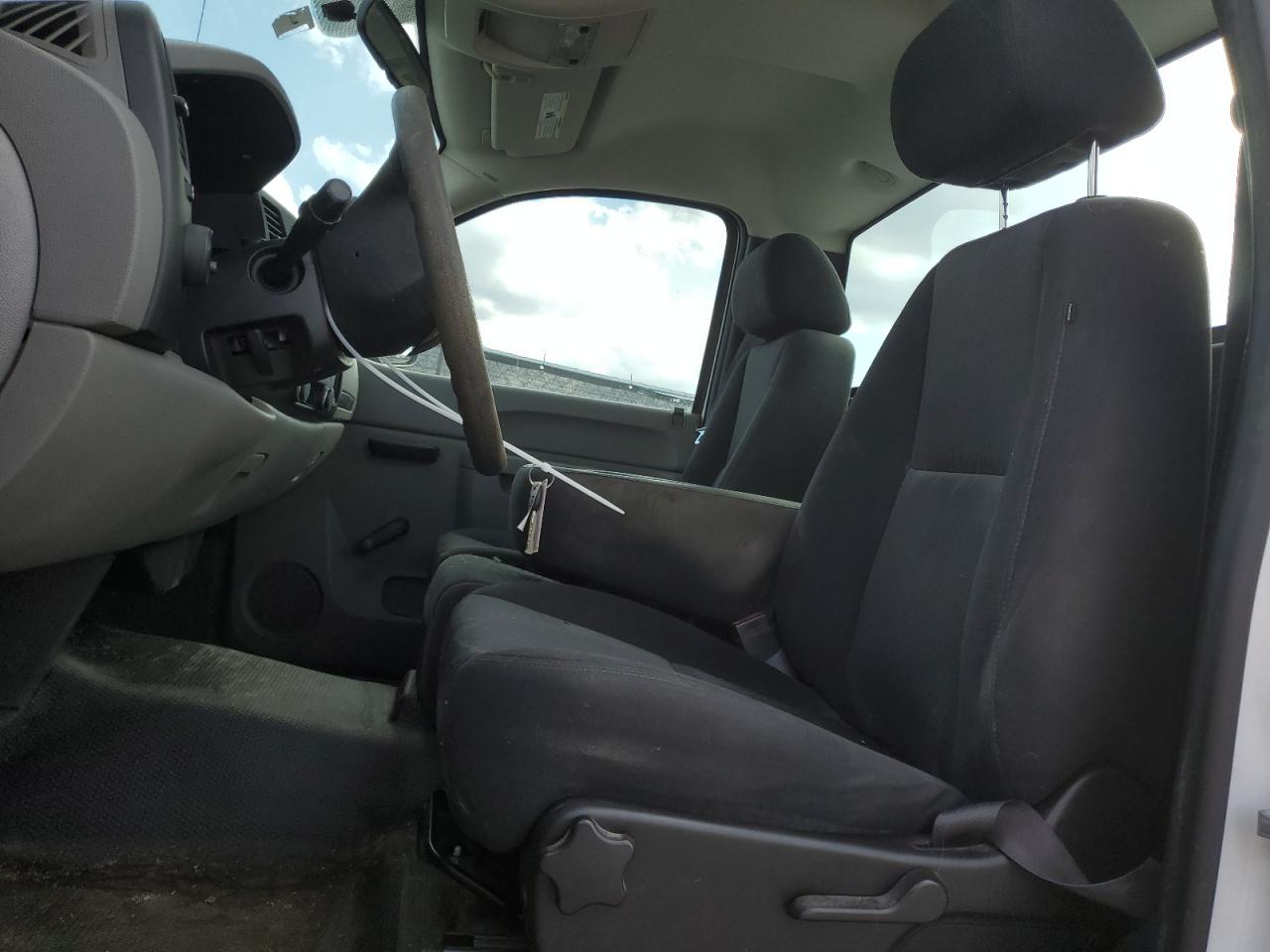 2011 Chevrolet Silverado - Image 7
