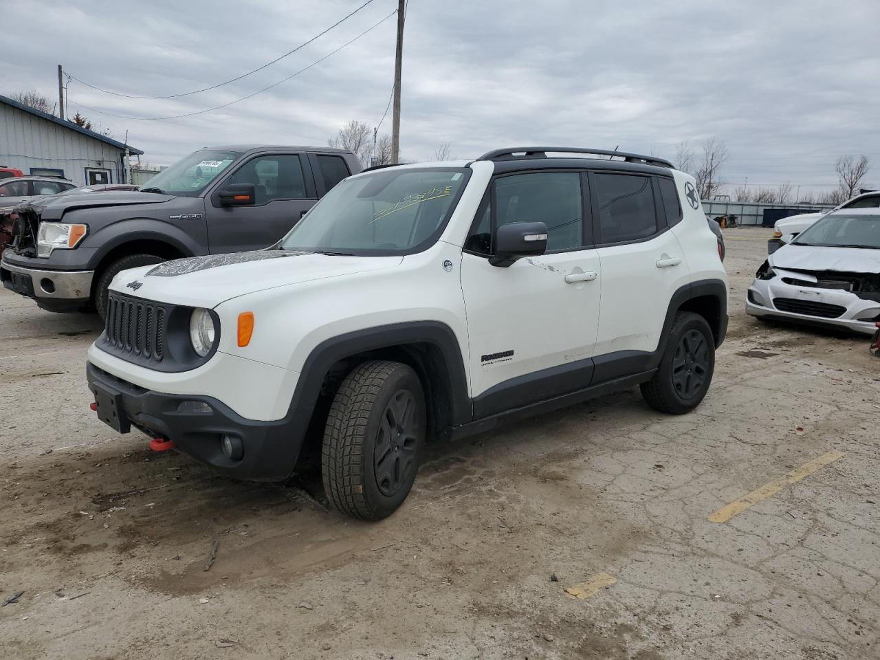 2017 Jeep Renegade Trailhawk للبيع في Pekin، IL - All Over