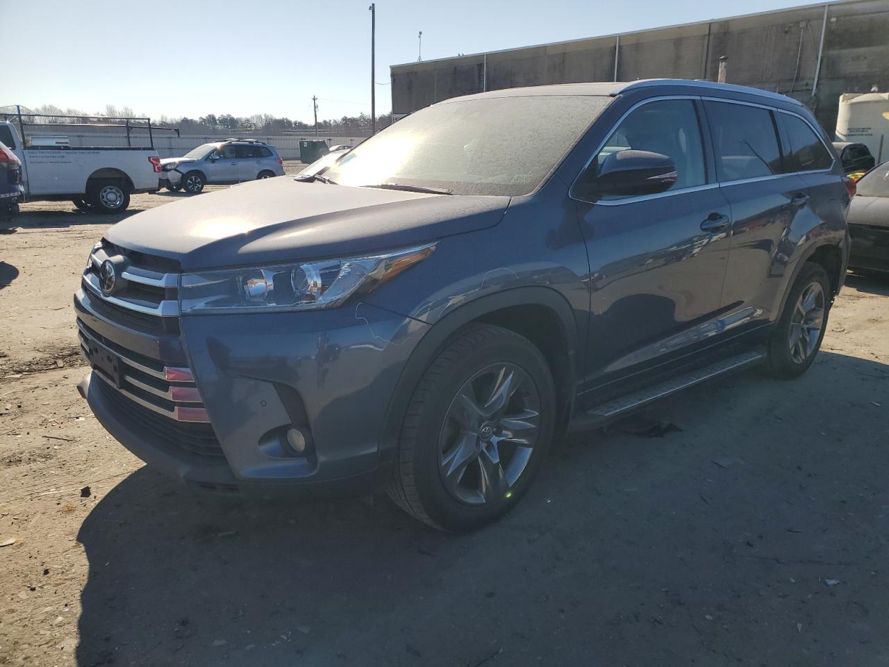 2017 Toyota Highlander - Image 1