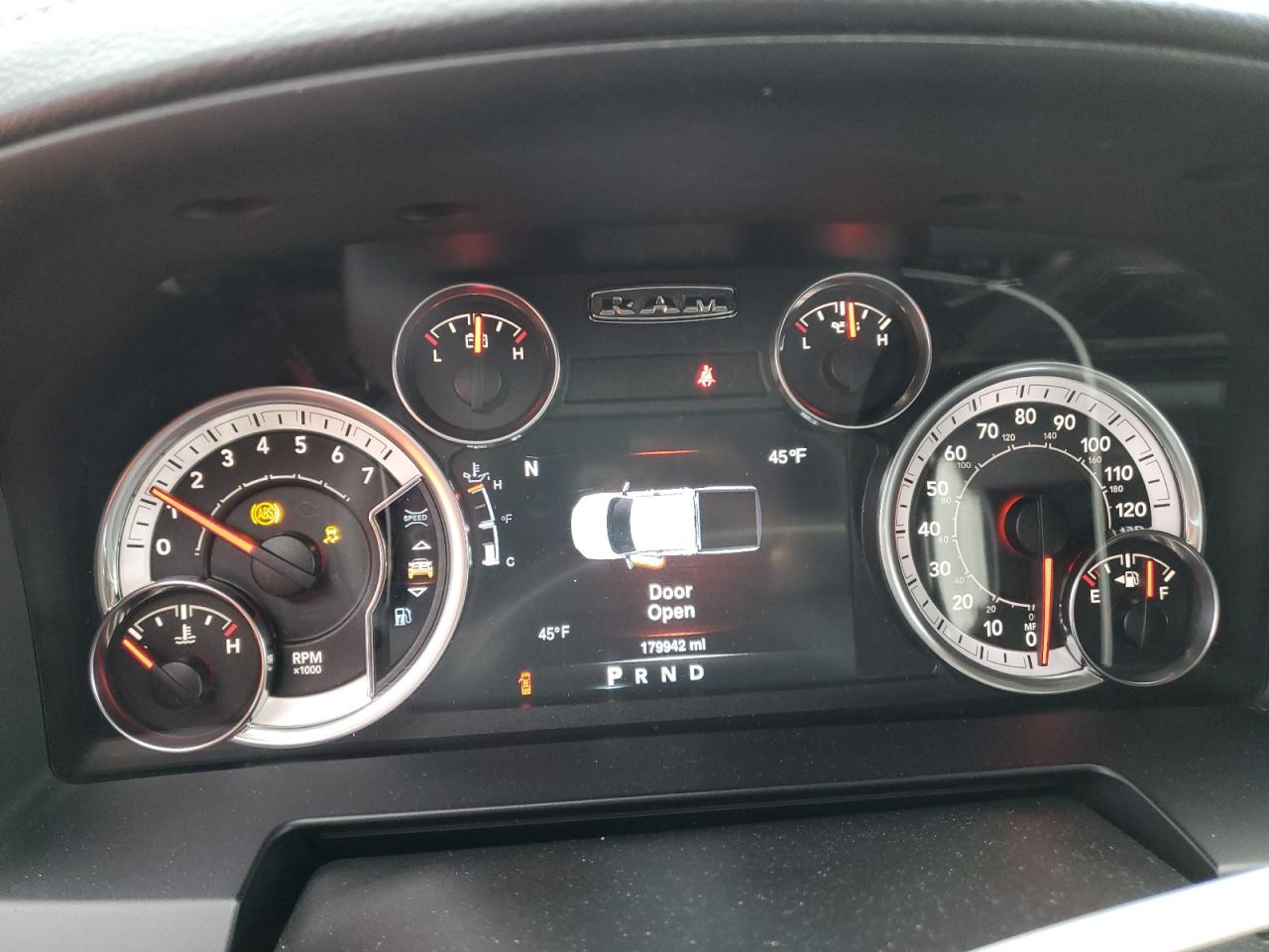 2013 RAM 1500 - Image 9