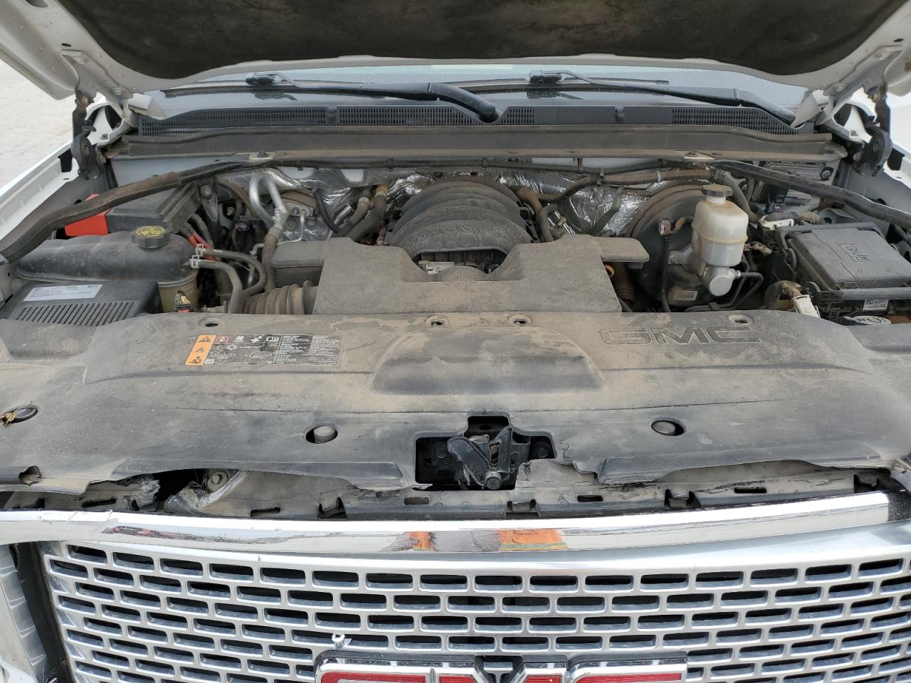 2017 GMC Yukon - Image 12