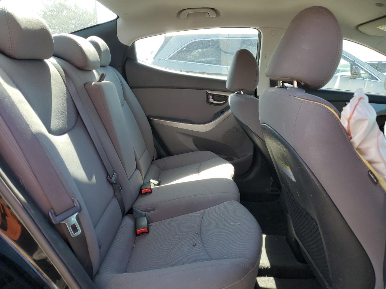 2015 Hyundai Elantra - Image 10