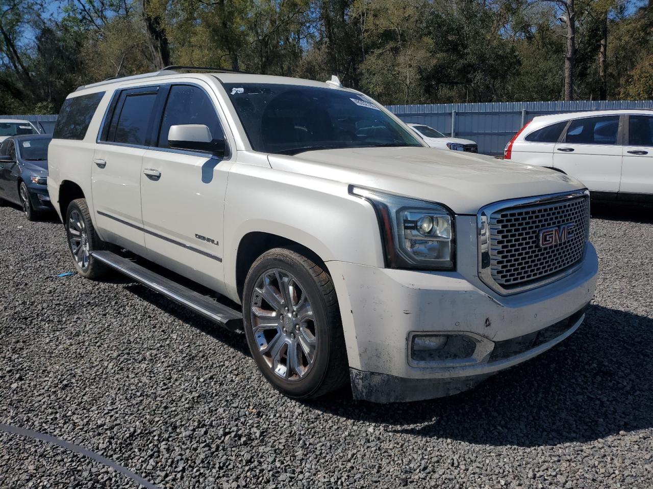 2015 GMC Yukon - Image 4