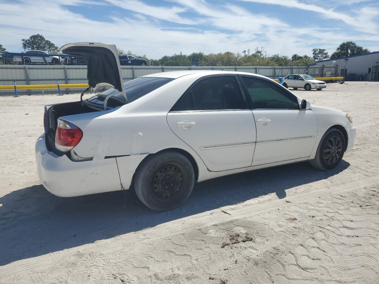 2005 Toyota Camry - Image 3