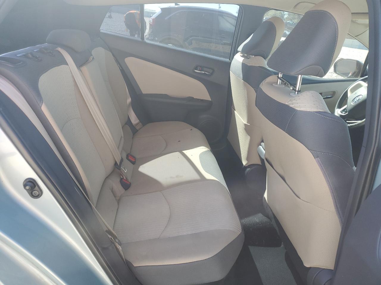 2016 Toyota Prius - Image 11